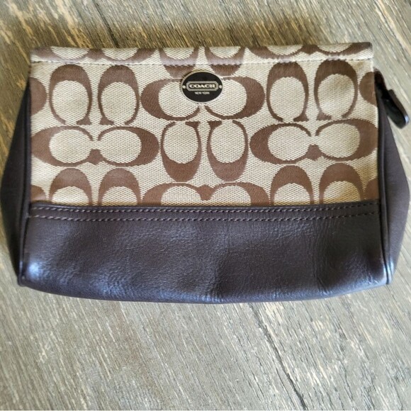 COACH Wristlet Signature Khaki With Brown Leather Trim Flaw - Picture 2 of 10